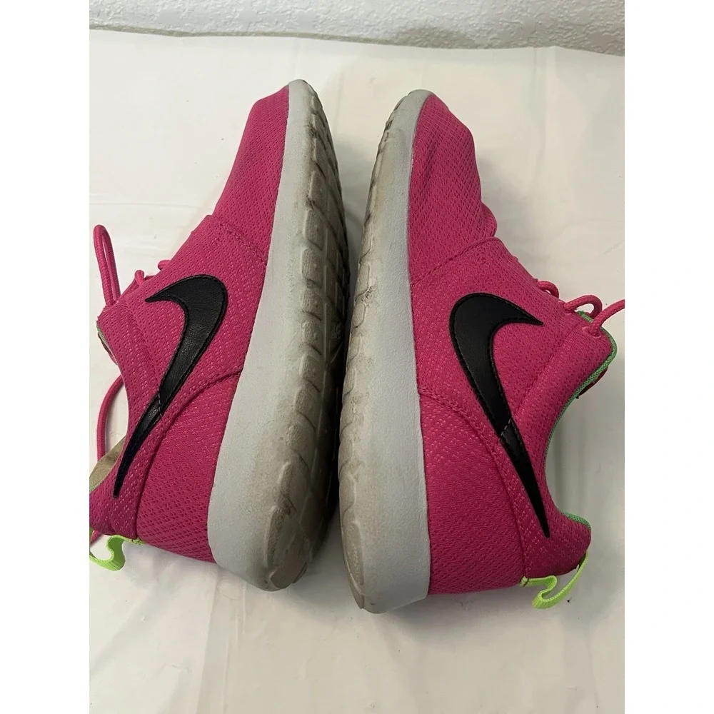 NIKE ROSHE RUN SHOES 599729-607 PINK BLACK GREEN Size 7Y GSG Womens 8.5 Low Top